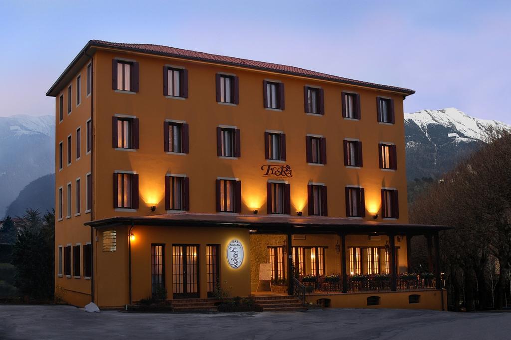 Albergo Ristorante Flora Vittorio Veneto Exterior photo